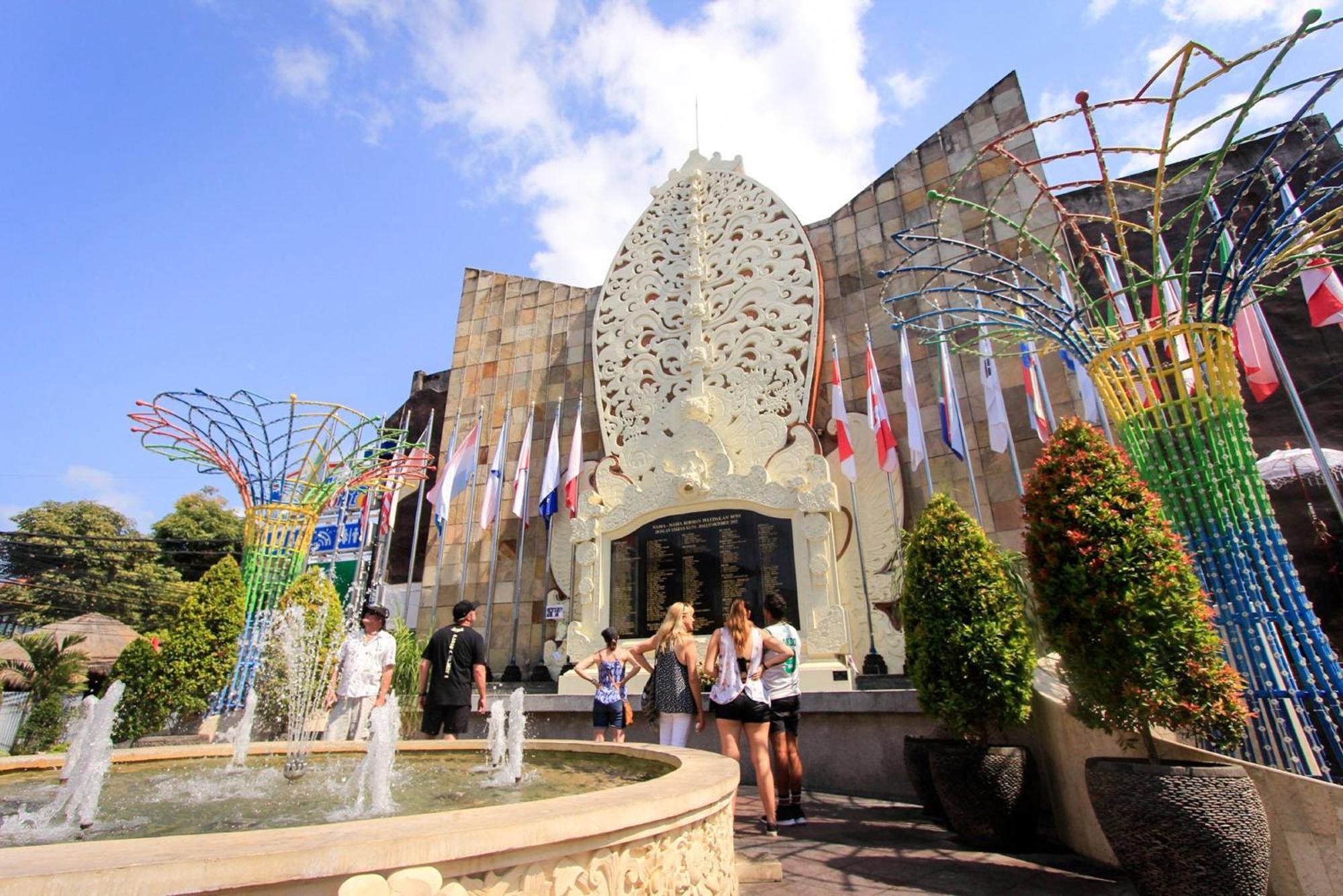 Swiss-Belexpress Kuta Legian Hotel Exterior photo